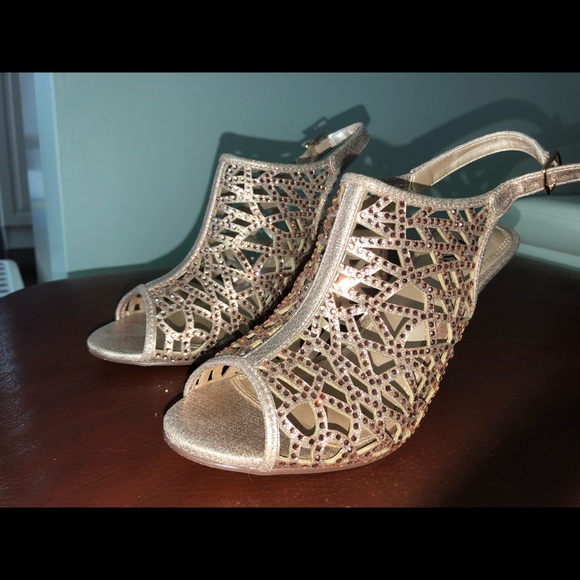 Shoes - Picture 4 of 5